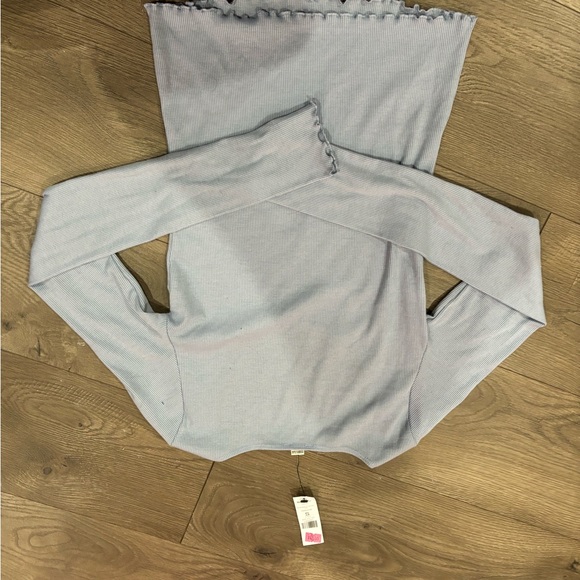 Top - Picture 3 of 3